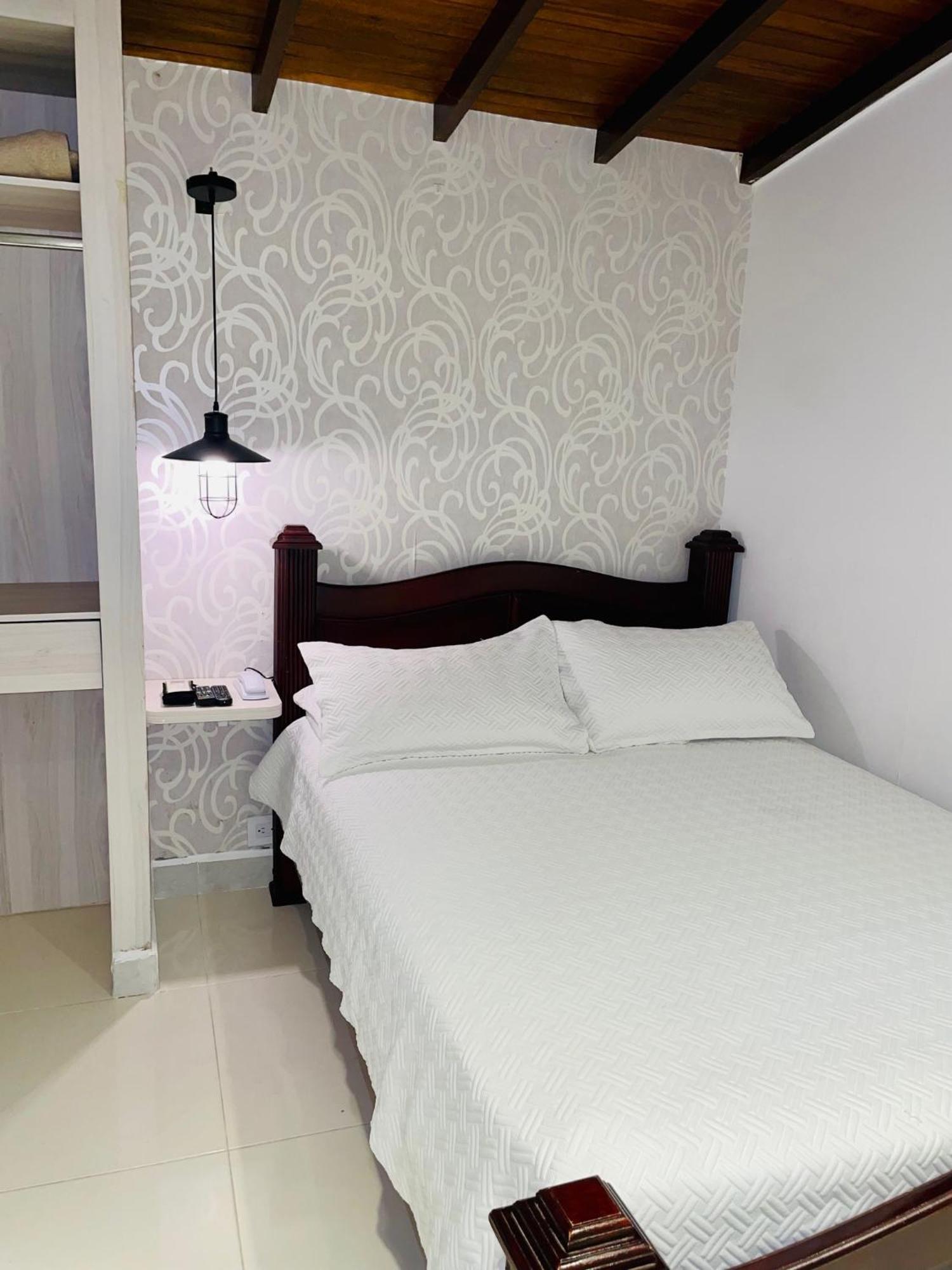 Hotel Simon 麦德林 外观 照片