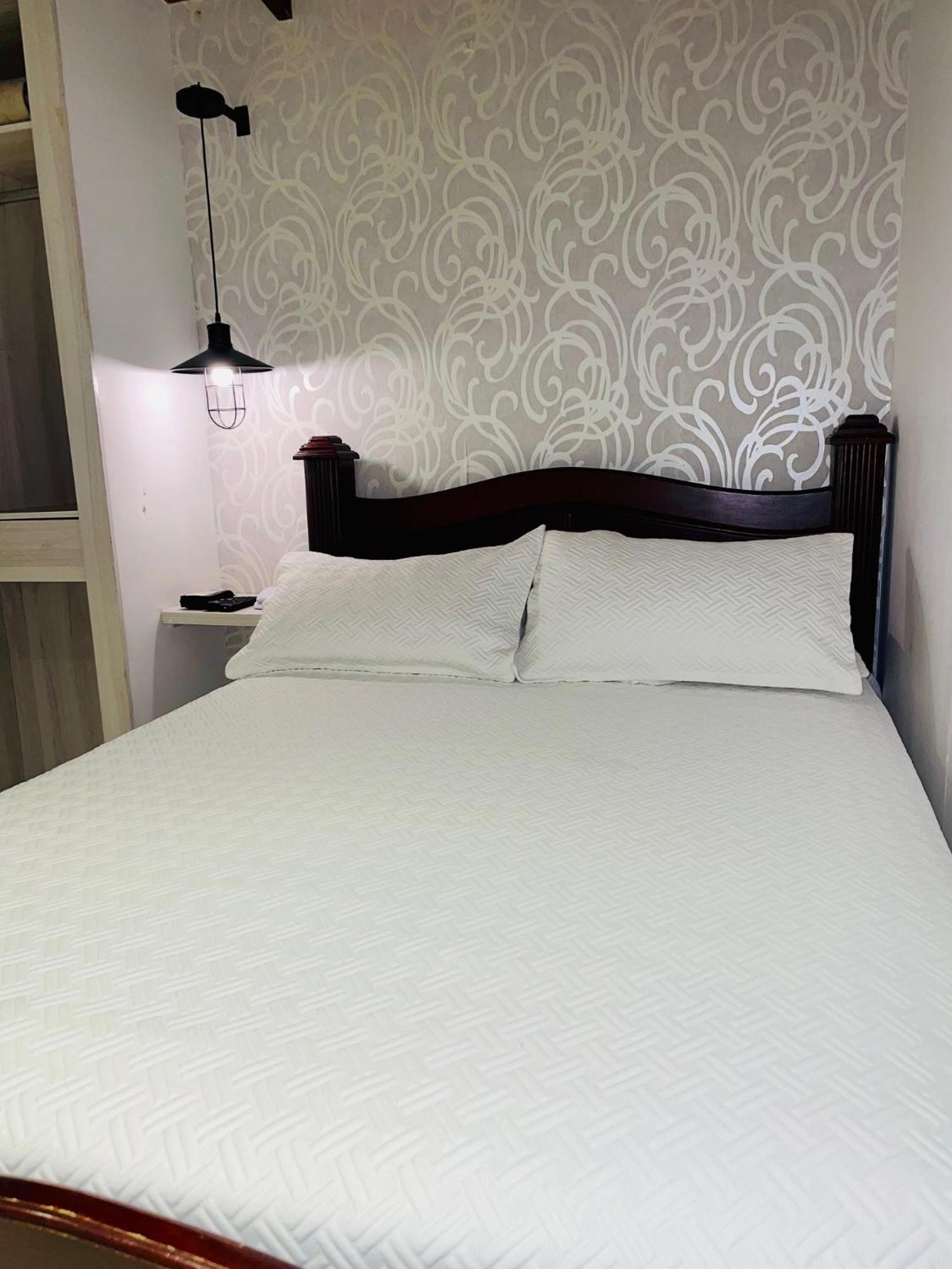 Hotel Simon 麦德林 外观 照片