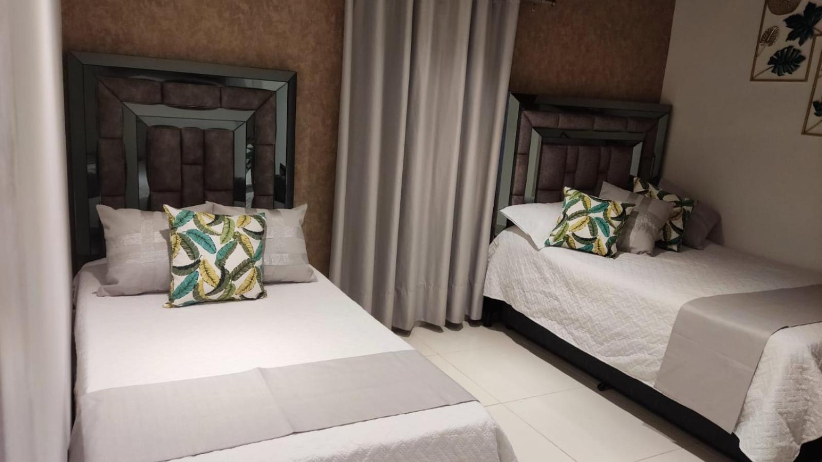Hotel Simon 麦德林 外观 照片